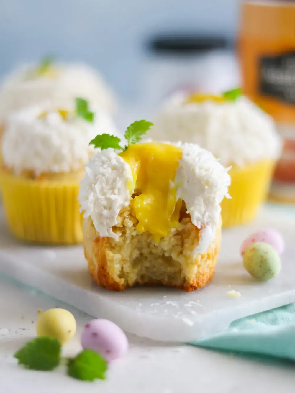 Äggfria citroncupcakes med lemon curd och kokosfrosting