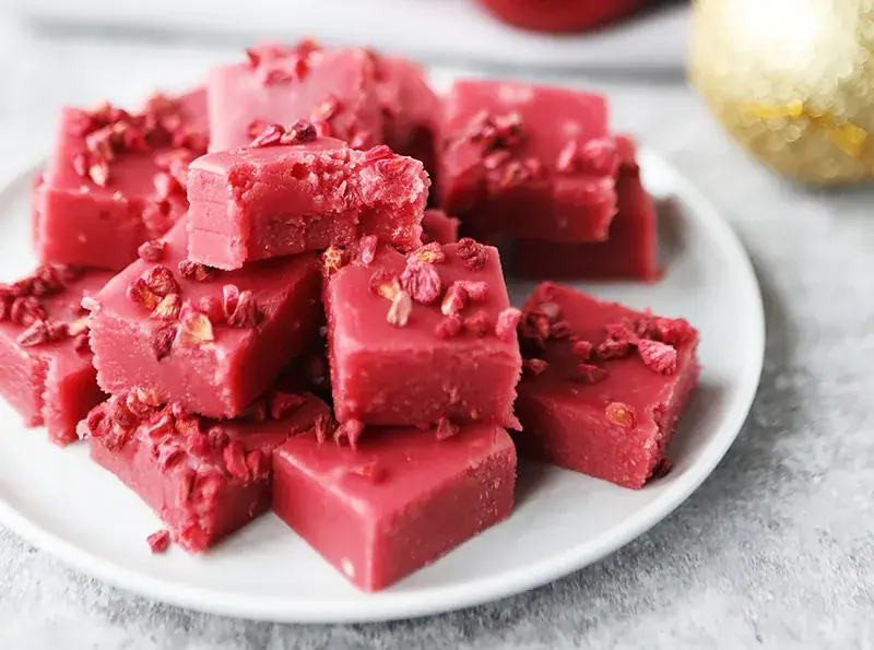 Hallonfudge med vit choklad