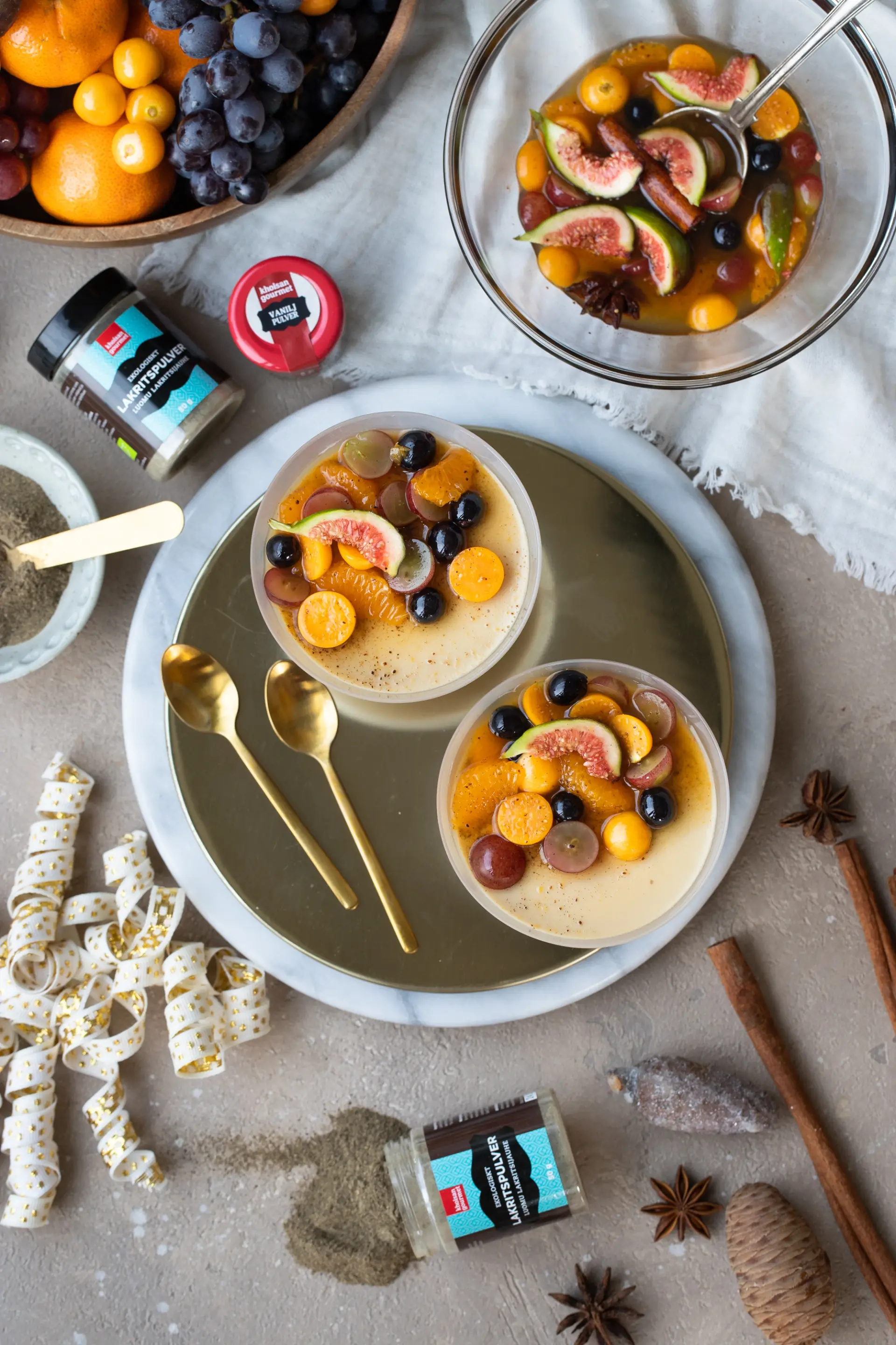 Lakritspannacotta med vinterfruktsallad – bild 2