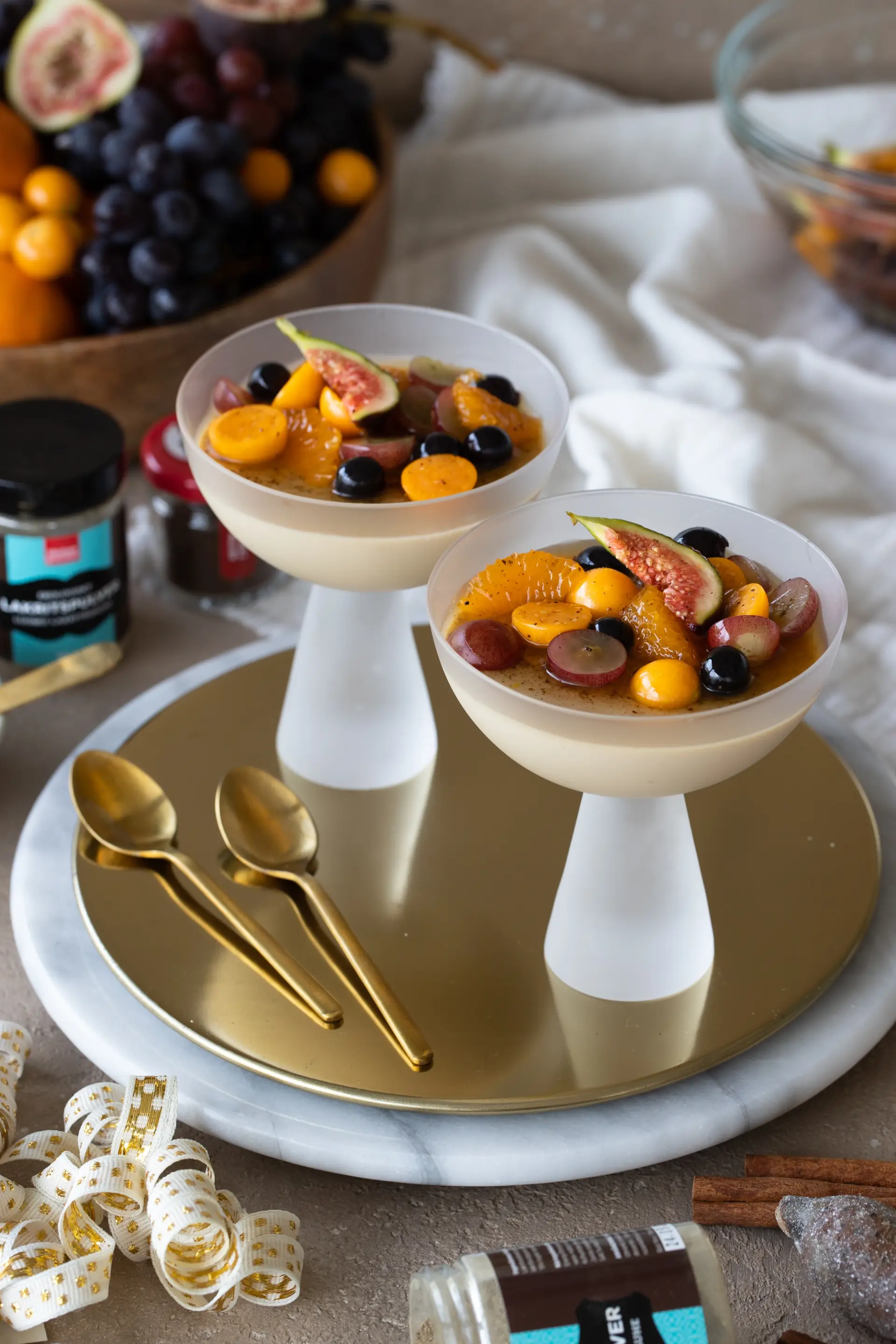 Lakritspannacotta med vinterfruktsallad