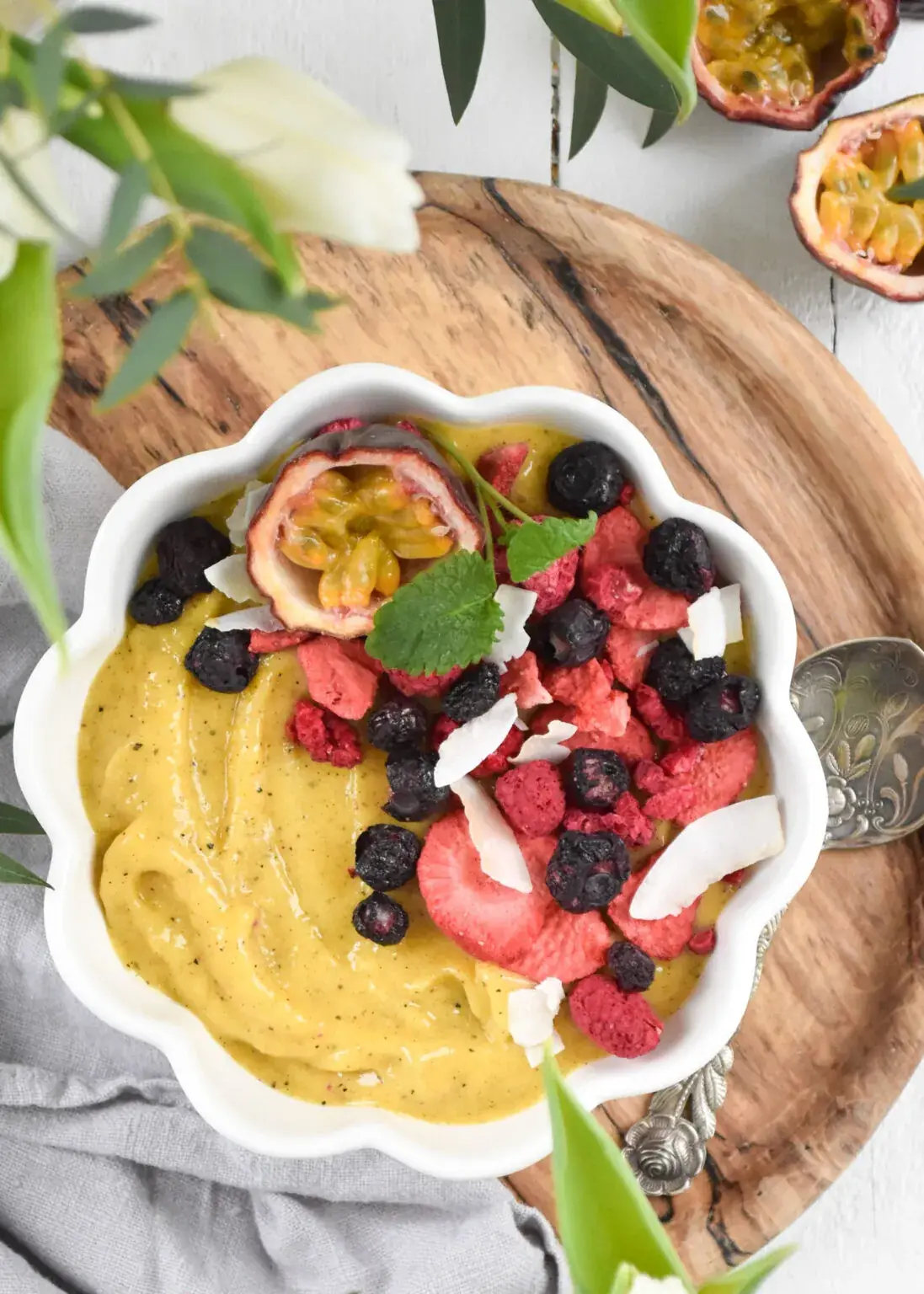 Solgul smoothiebowl med vanilj