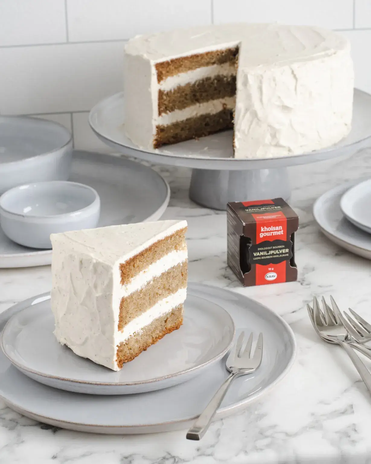 Vaniljtårta med vaniljfrosting